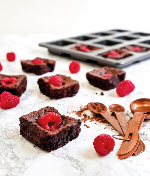 MasterCraft Heavy Base Square Brownie Pan 12 Cup